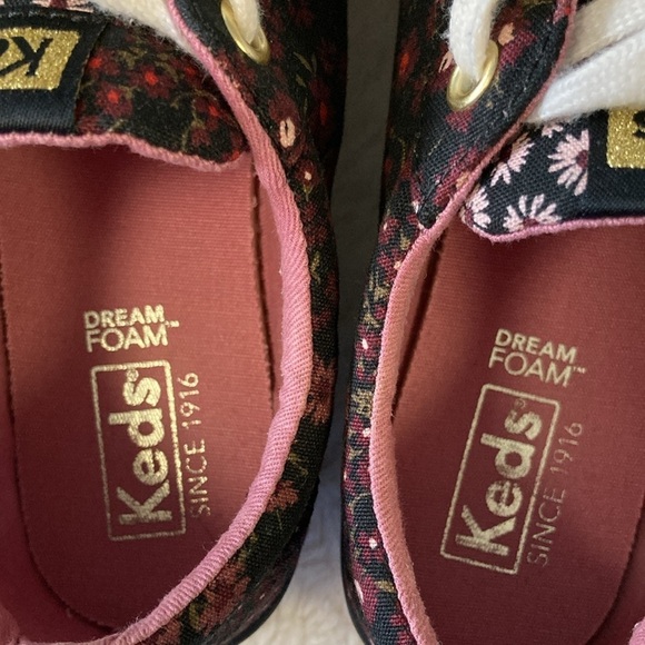 Keds Women's Jump Kick Floral Sneaker - Picture 13 of 13